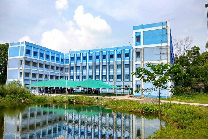 https://cache.careers360.mobi/media/colleges/social-media/media-gallery/26396/2019/10/10/Campus view of Ratua SN Bose Government Polytechnic Malda_Campus view.jpg